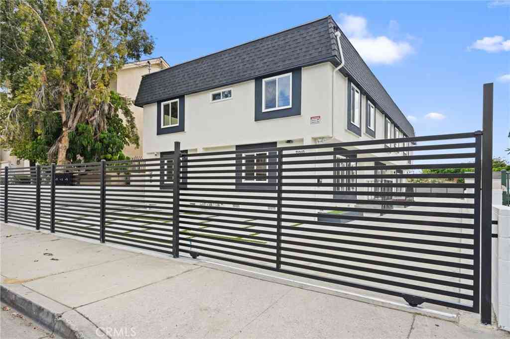 Multifamily For Rent - 7010 Lennox Avenue #A<br/> Van Nuys, CA 91405