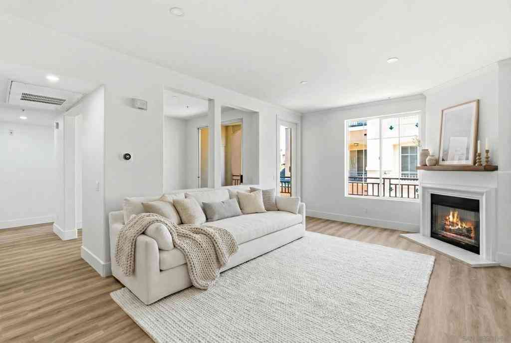 Condo For Sale - 12372 Carmel Country Road #206<br/> San Diego, CA 92130