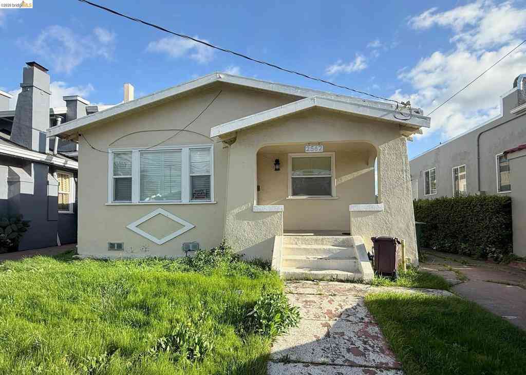 Homes For Sale - 2562 67th Ave<br/> Oakland, CA 94605
