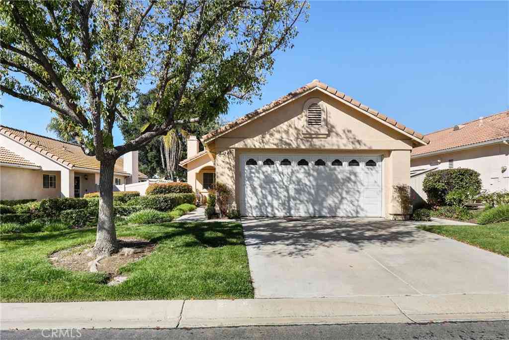 Homes For Sale - 23948 Via Astuto<br/> Murrieta, CA 92562