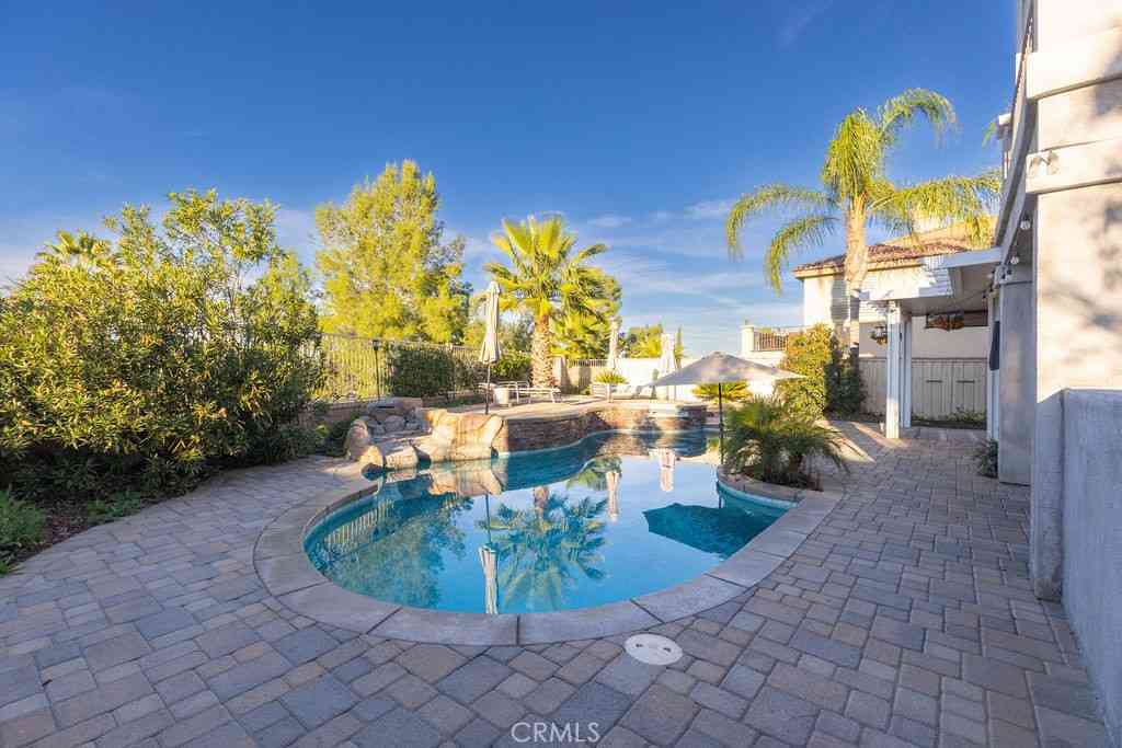 Homes For Sale - 63 Volta Del Tintori<br/> Lake Elsinore, CA 92532