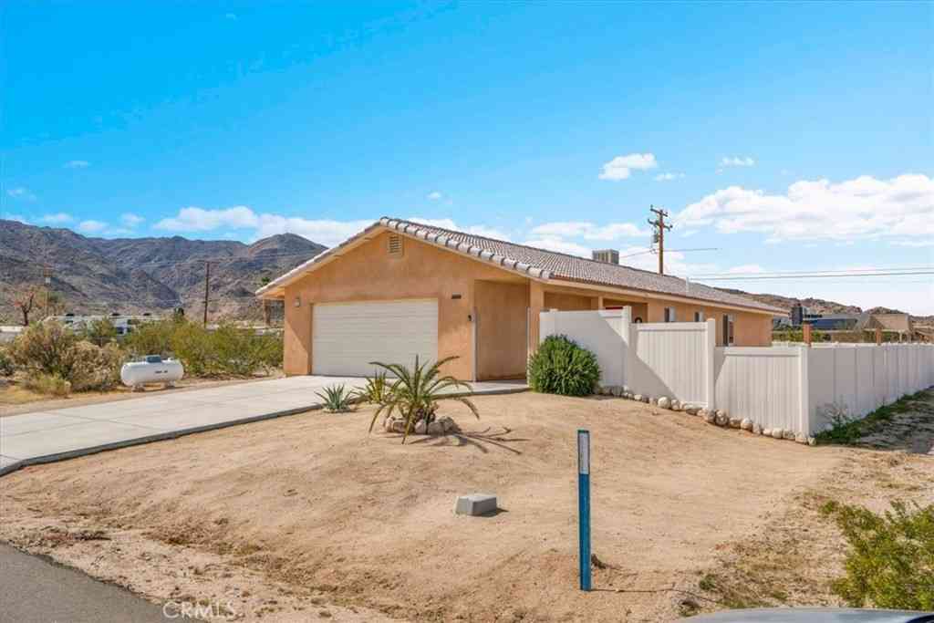 Homes For Sale - 6752 Manzanita Avenue<br/> 29 Palms, CA 92277