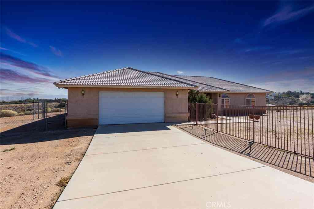 Homes For Sale - 8605 Cantel Court<br/> San Bernardino County, Oak Hills, CA 92344