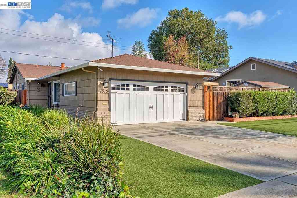 Homes For Sale - 1515 Miramonte Ave<br/> Mountain View, CA 94040