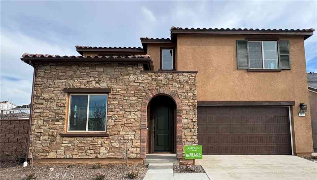 Homes For Sale - 3805 Leafgreen Road<br/> Corona, CA 92883