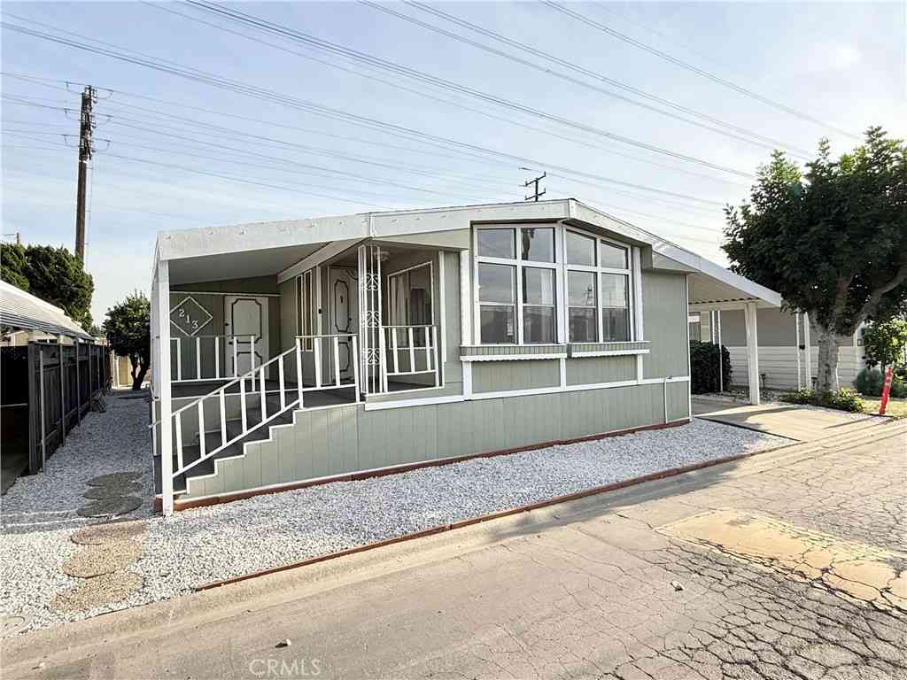 Mobile Home For Sale - 3595 Santa Fe Avenue #213<br/> Long Beach, CA 90810