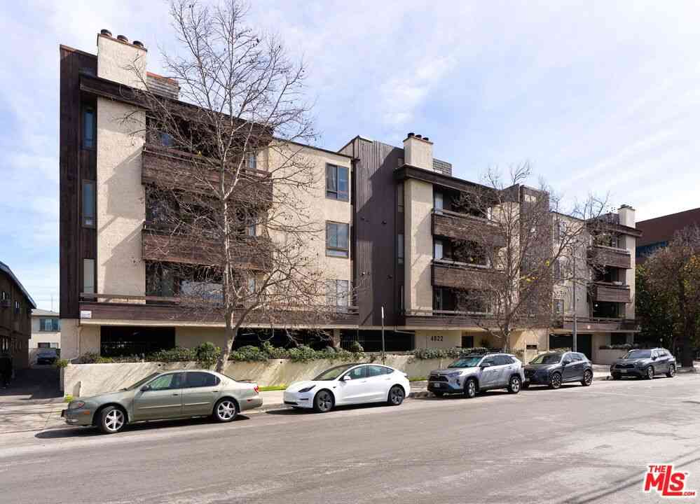 Condo For Sale - 4822 Van Noord Avenue #6<br/> Sherman Oaks, CA 91423