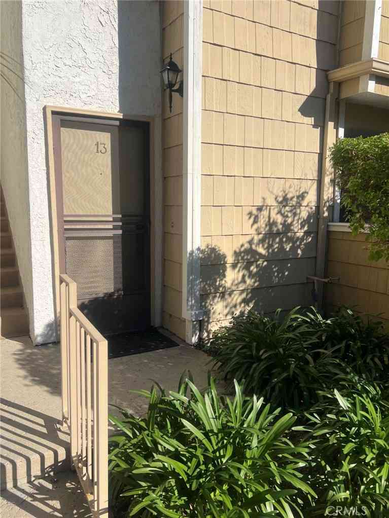 Condo For Sale - 18408 Hatteras #13<br/> Tarzana, CA 91356