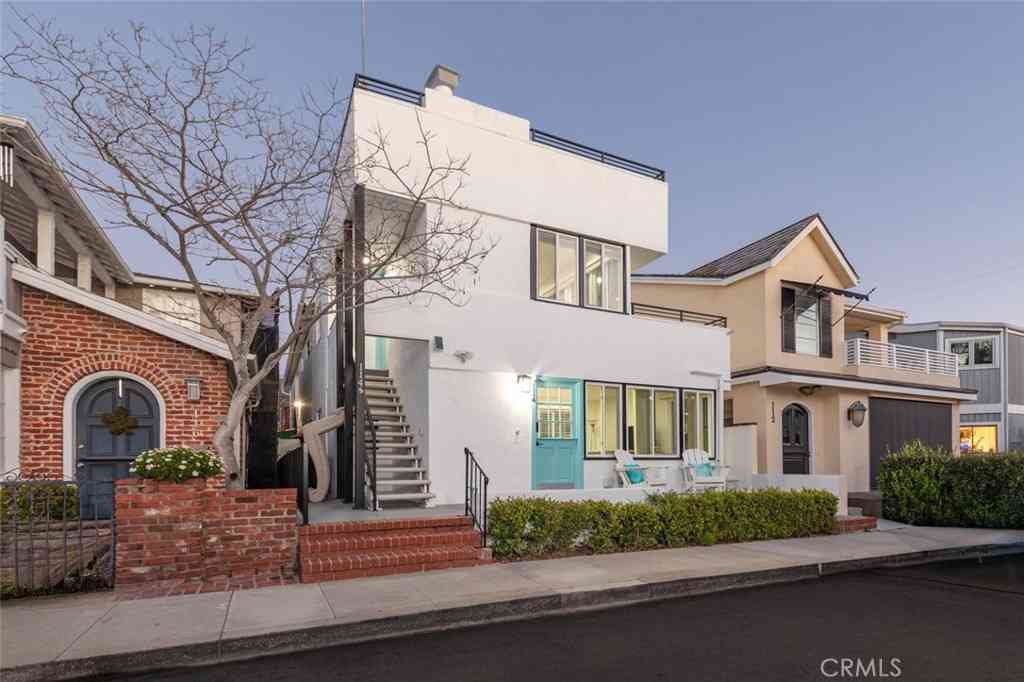 Condo For Rent - 114 1/2 Onyx<br/> Newport Beach, CA 92662