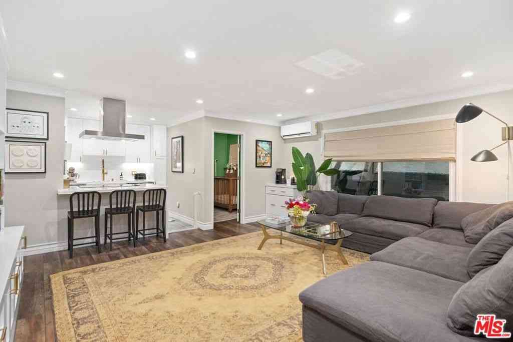 Condo For Rent - 960 Larrabee Street #105<br/> West Hollywood, CA 90069