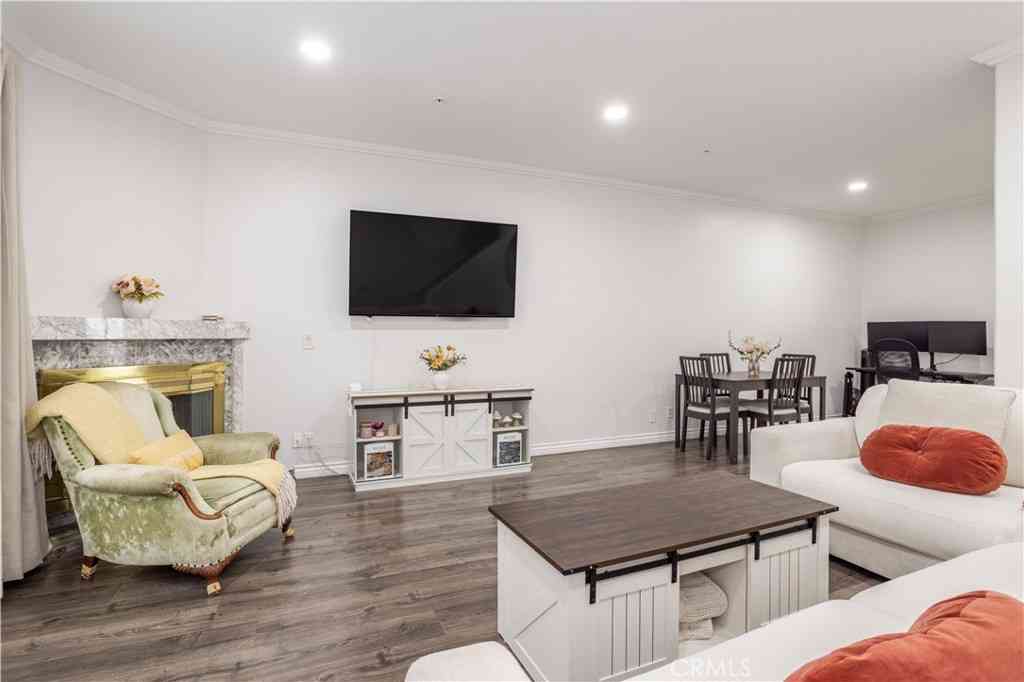 Townhouse For Sale - 18347 Saticoy Street #35<br/> Reseda, CA 91335
