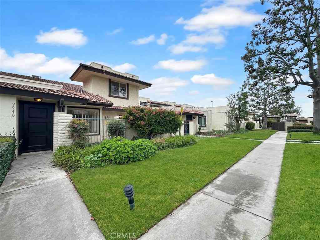 Condo For Sale - 9948 Del Rio #98<br/> Cypress, CA 90630