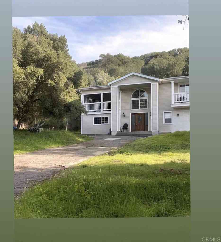 Homes For Sale - 19147 Las Encinas Drive<br/> Ramona, CA 92065