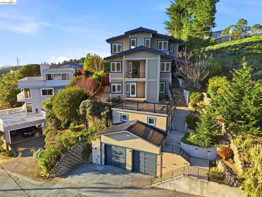 Homes For Sale - 107 Dolphine Ave<br/> El Granada, CA 94018