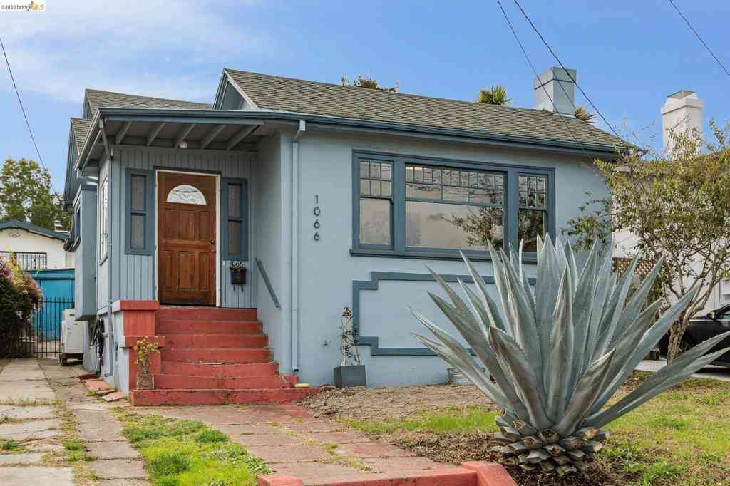 Homes For Sale - 1066 Bayview Ave<br/> Oakland, CA 94610