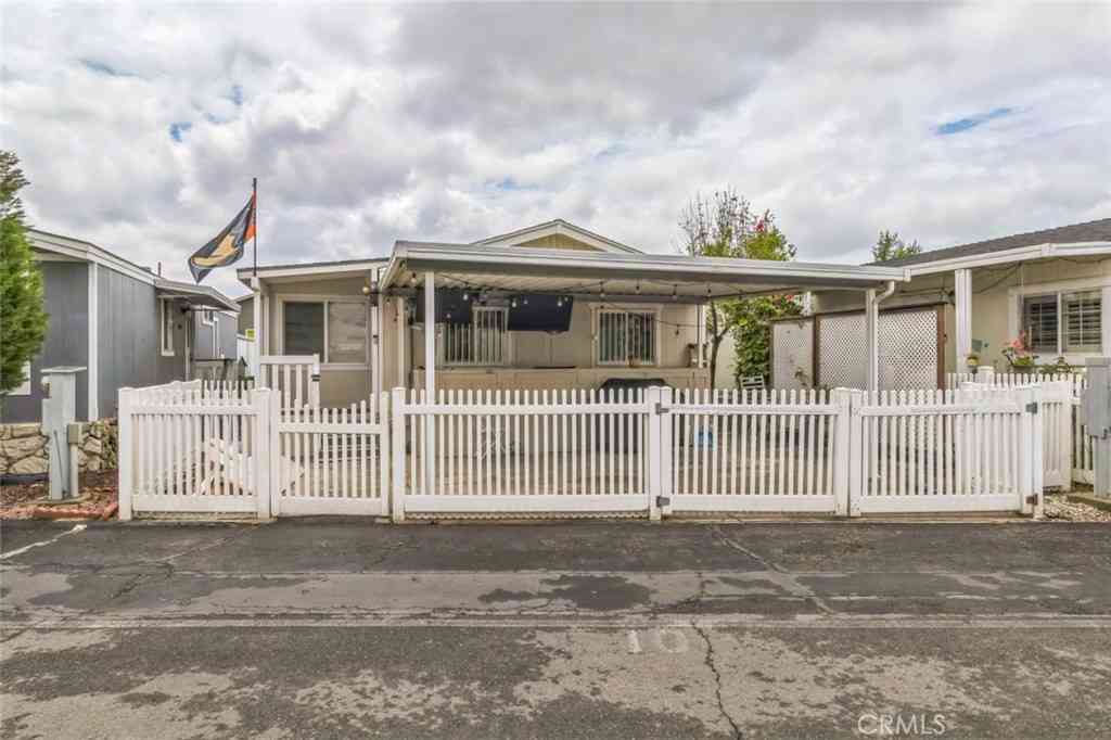 Mobile Home For Sale - 8221 Ilex Street #10<br/> Fontana, CA 92335