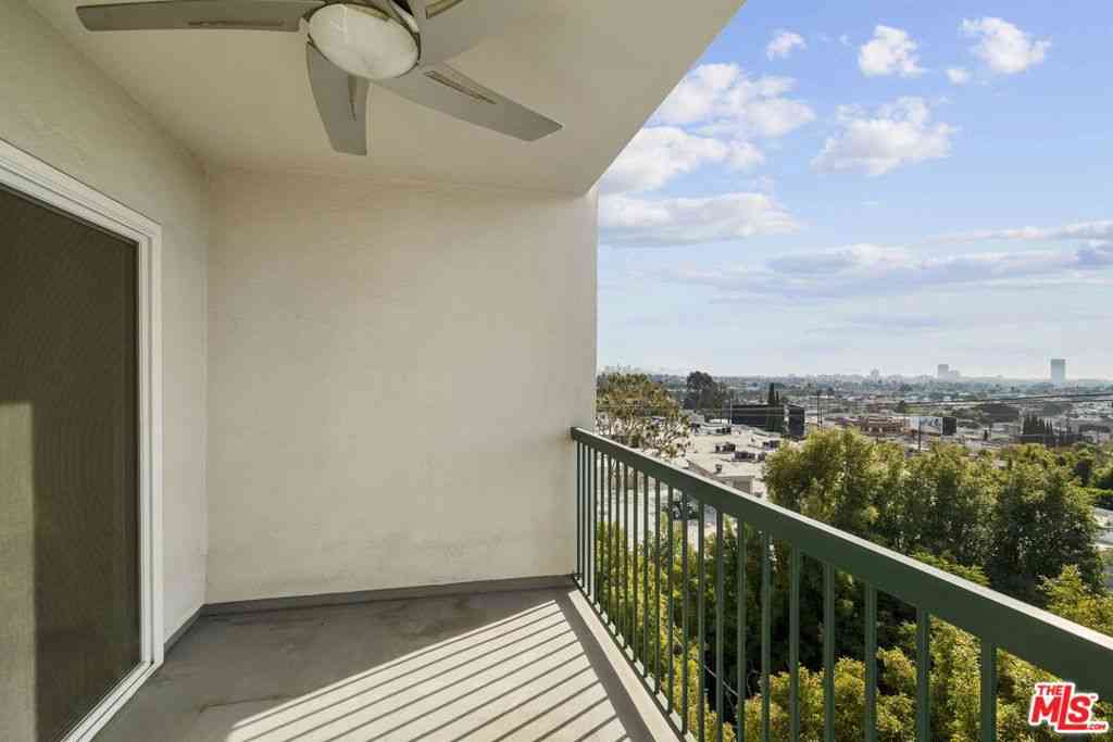 Condo For Rent - 8550 Holloway Drive #405<br/> West Hollywood, CA 90069