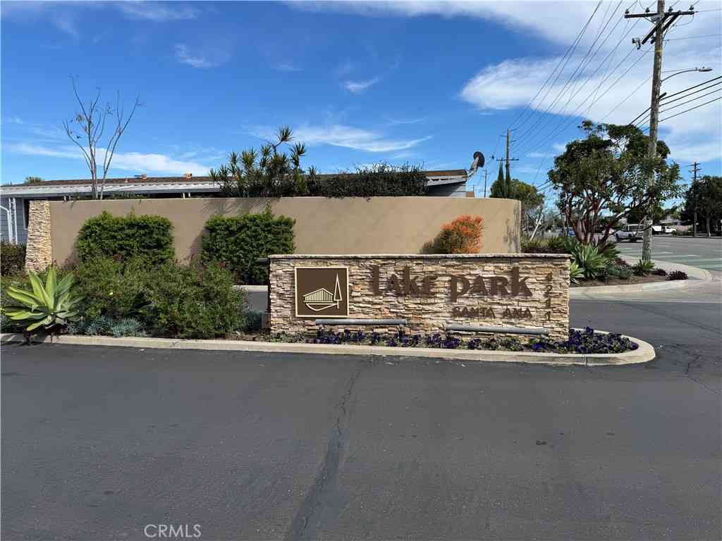 Mobile Home For Sale - 4211 W First Street S #76<br/> Santa Ana, CA 92703