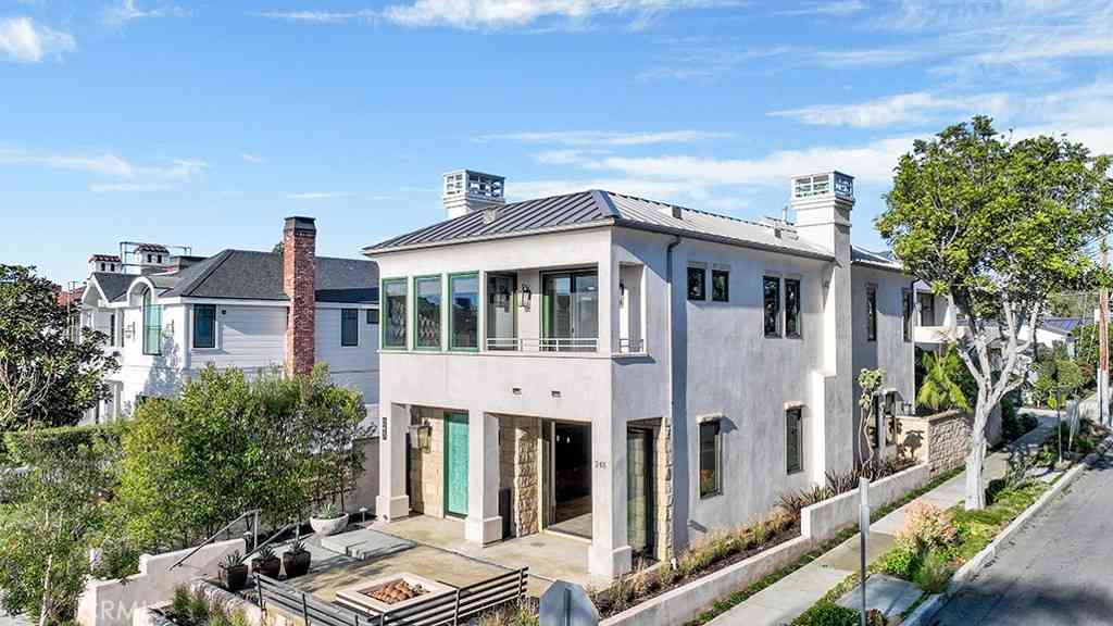 Homes For Rent - 243 Poppy Avenue<br/> Corona Del Mar, CA 92625