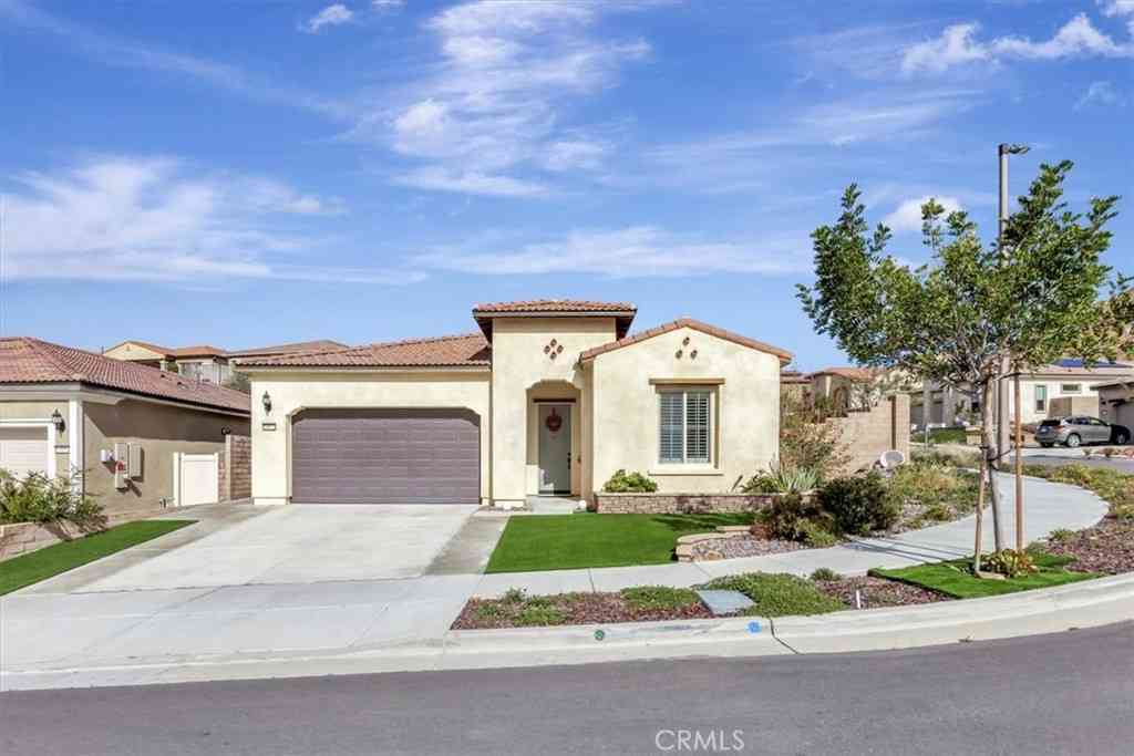 Homes For Sale - 11972 Wandering<br/> Corona, CA 92883