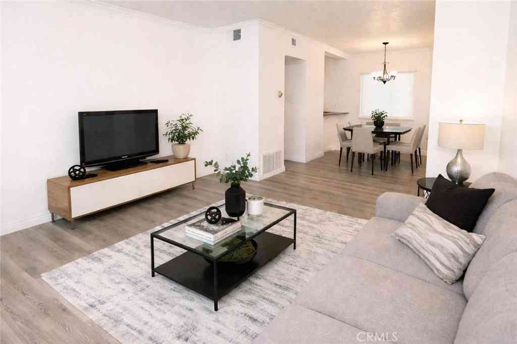 Condo For Sale - 7632 Topanga Canyon #117<br/> Canoga Park, CA 91304