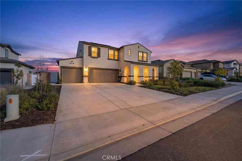 Homes For Sale - 30734 White Pines Drive<br/> Menifee, CA 92584
