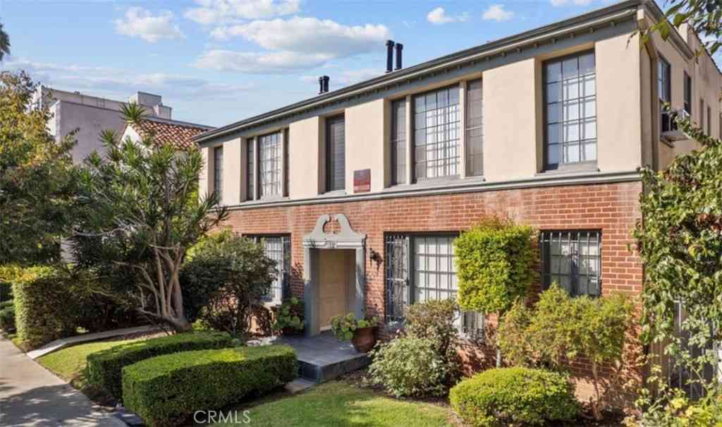 Apartment For Rent - 209 S Reeves<br/> Beverly Hills, CA 90212