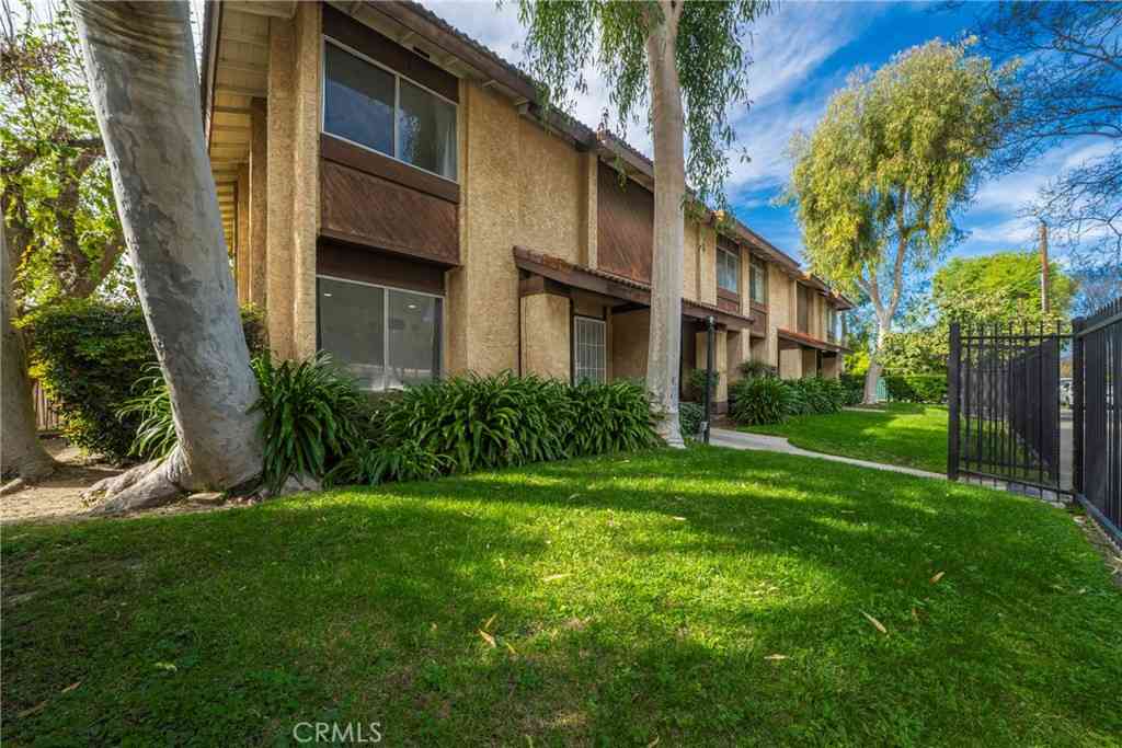 Condo For Sale - 8347 Burnet Ave #1<br/> North Hills, CA 91343