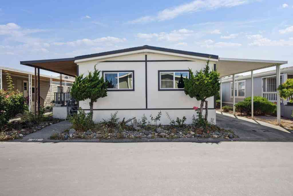 Mobile Home For Sale - 423 Chateau La Salle Drive<br/> San Jose, CA 95111