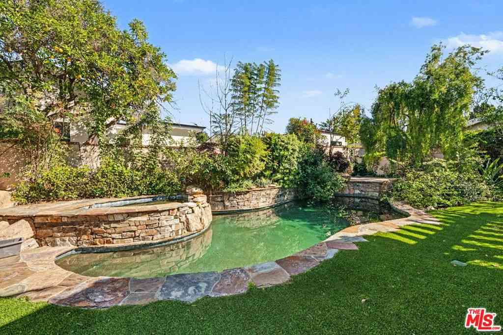 Homes For Sale - 4780 Vista De Oro Avenue<br/> Woodland Hills, CA 91364