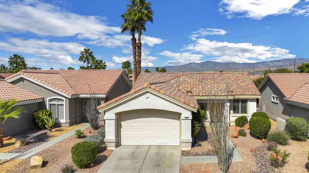 Homes For Sale - 78948 Waterford Lane<br/> Palm Desert, CA 92211