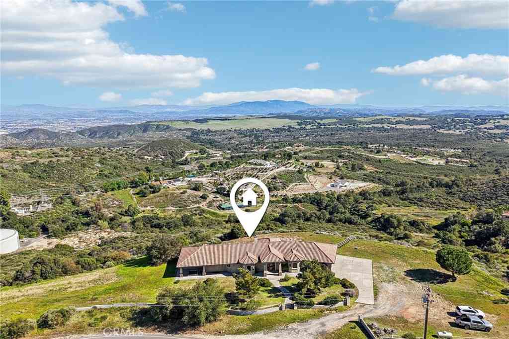Homes For Sale - 40000 Valle Vista<br/> Murrieta, CA 92562