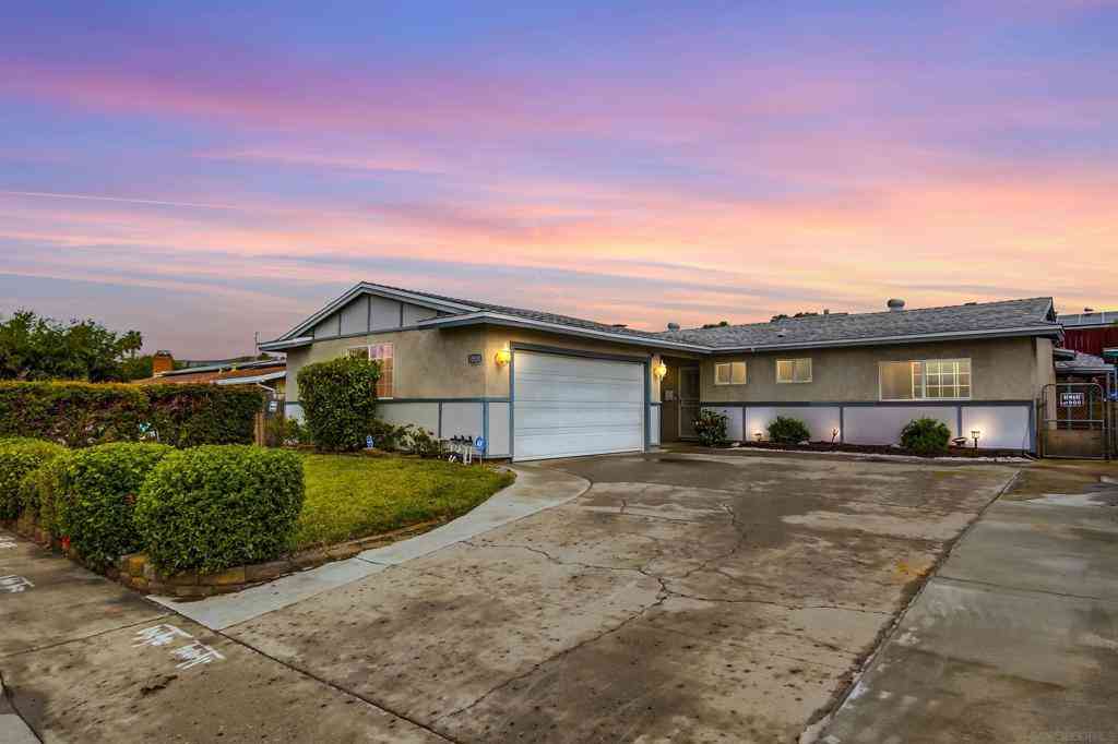 Homes For Sale - 10520 El Nopal<br/> Santee, CA 92071