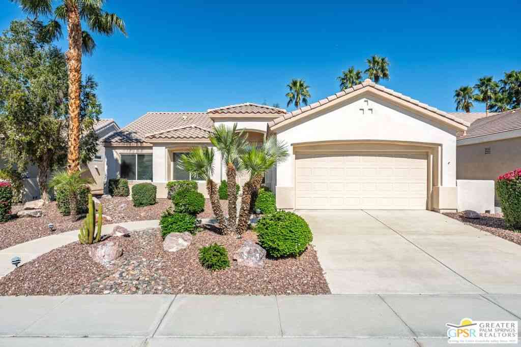 Homes For Sale - 78254 Grape Arbor Avenue<br/> Palm Desert, CA 92211