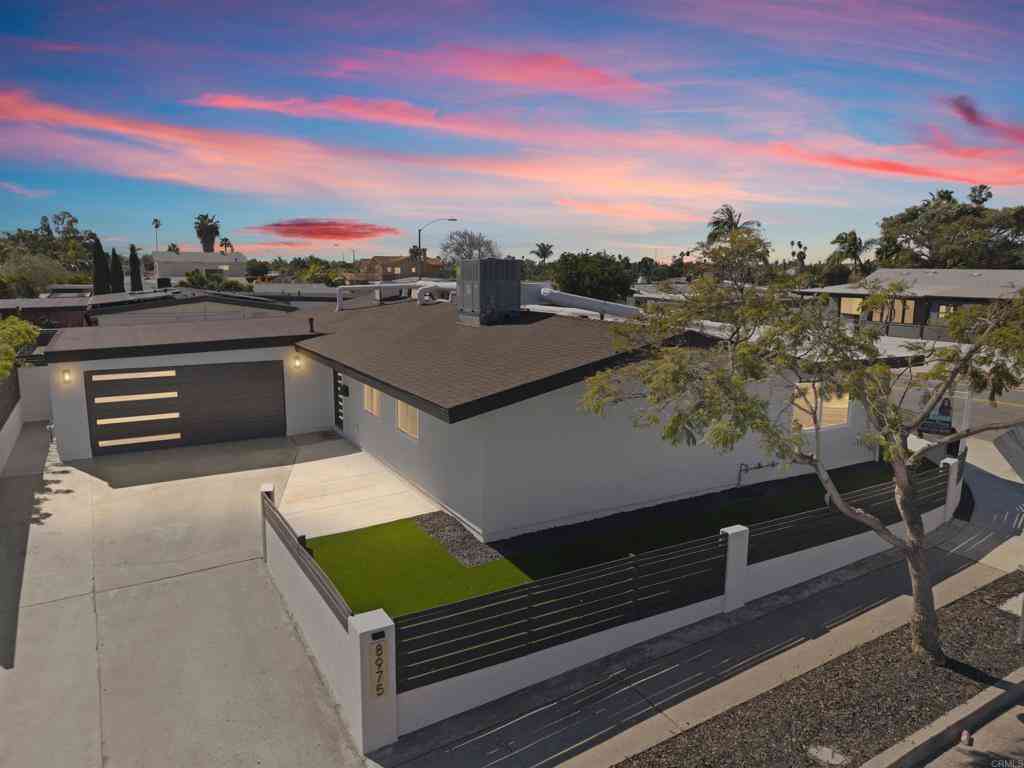 Homes For Sale - 8975 Gramercy Drive<br/> San Diego, CA 92123
