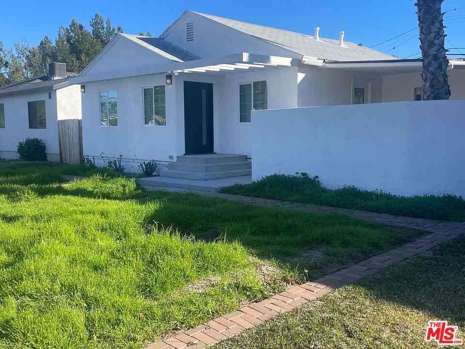 Homes For Sale - 6036 Lindley Avenue<br/> Encino, CA 91316