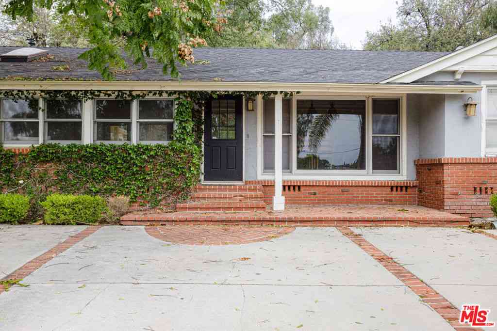 Homes For Rent - 19439 Oxnard Street<br/> Tarzana, CA 91356