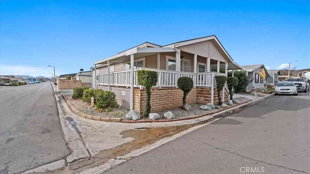 Mobile Home For Sale - 20683 Waalew Rd #B183<br/> Apple Valley, CA 92307