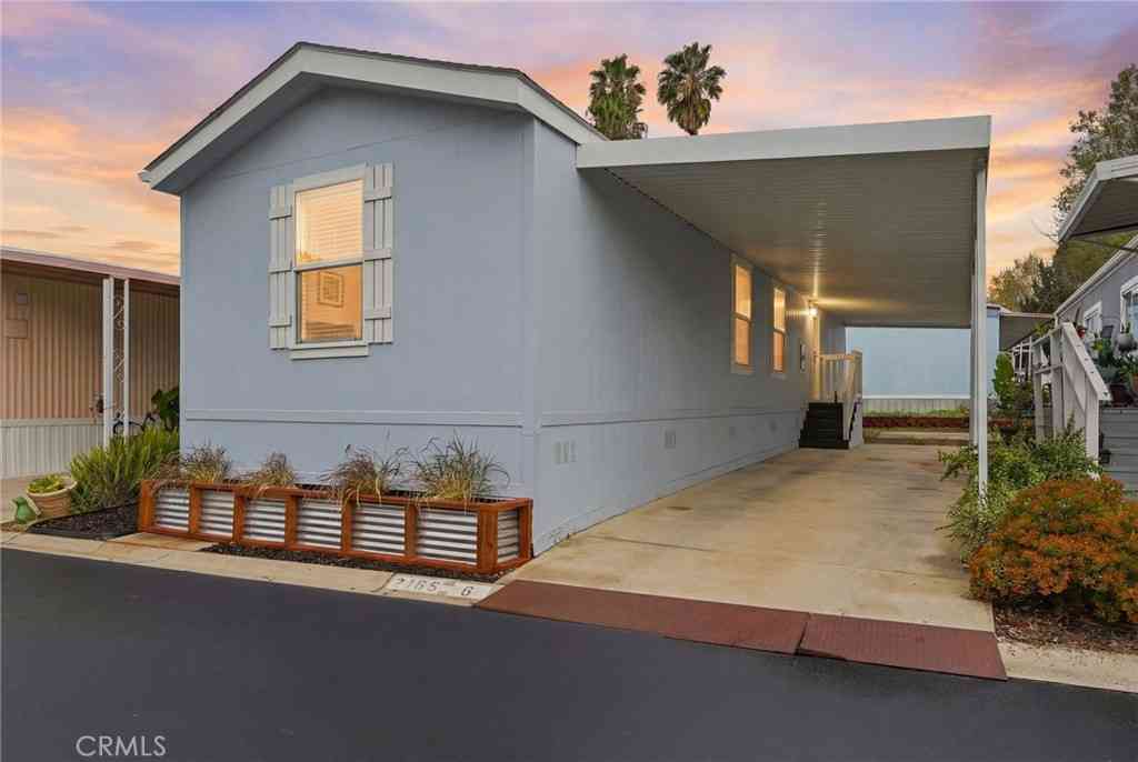 Mobile Home For Sale - 2193 Los Feliz Drive #6<br/> Thousand Oaks, CA 91362