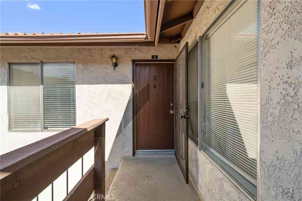 Condo For Sale - 1305 Brentwood Circle #D<br/> Corona, CA 92882
