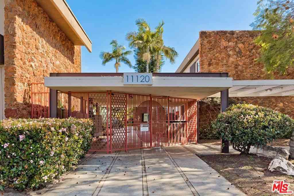 Condo For Sale - 11120 Queensland Street #C26<br/> Los Angeles, CA 90034
