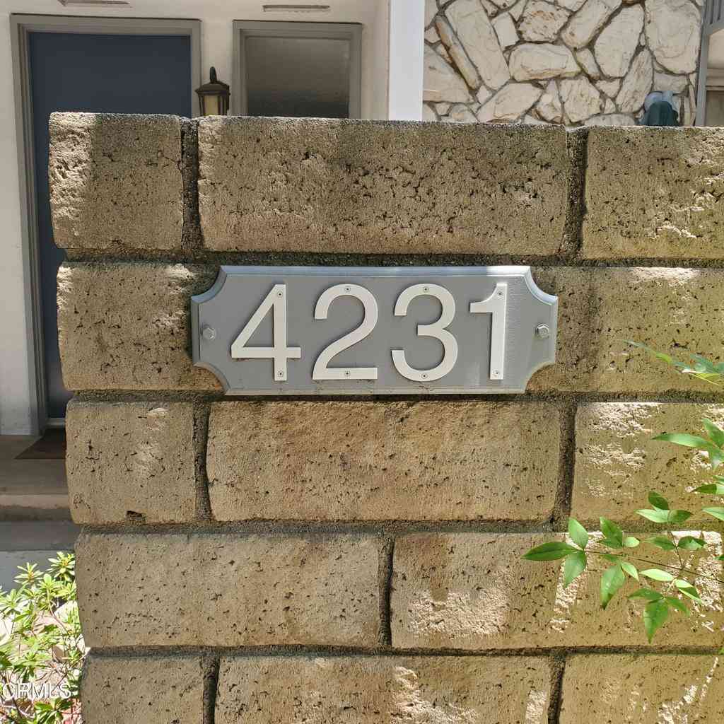 Condo For Sale - 4231 Sarah Street<br/> Burbank, CA 91505