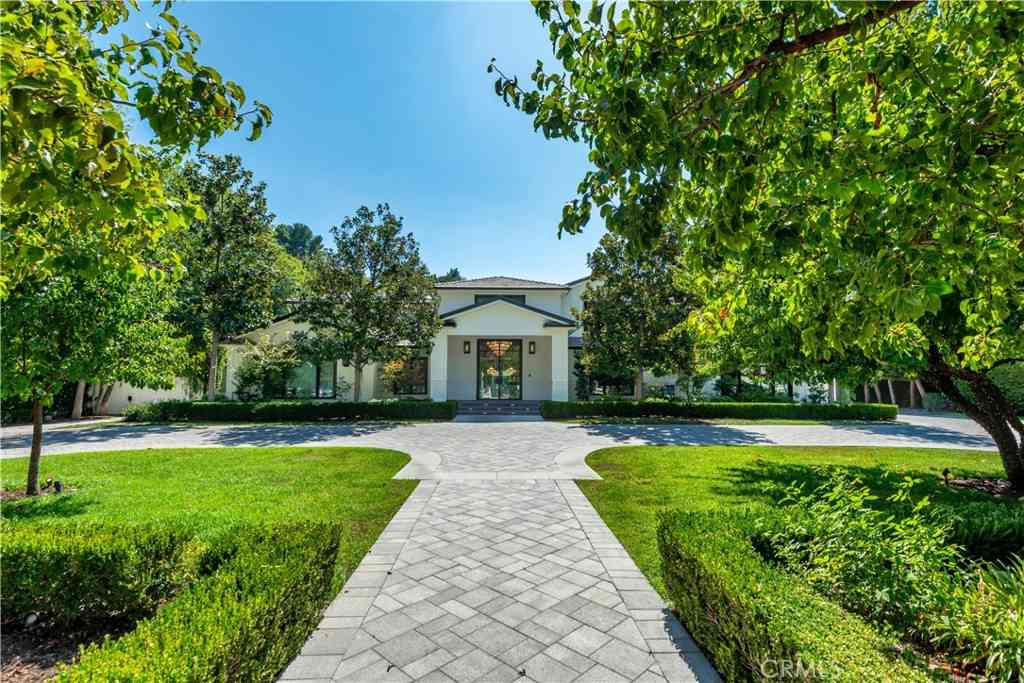 Homes For Sale - 23924 Long Valley Road<br/> Hidden Hills, CA 91302