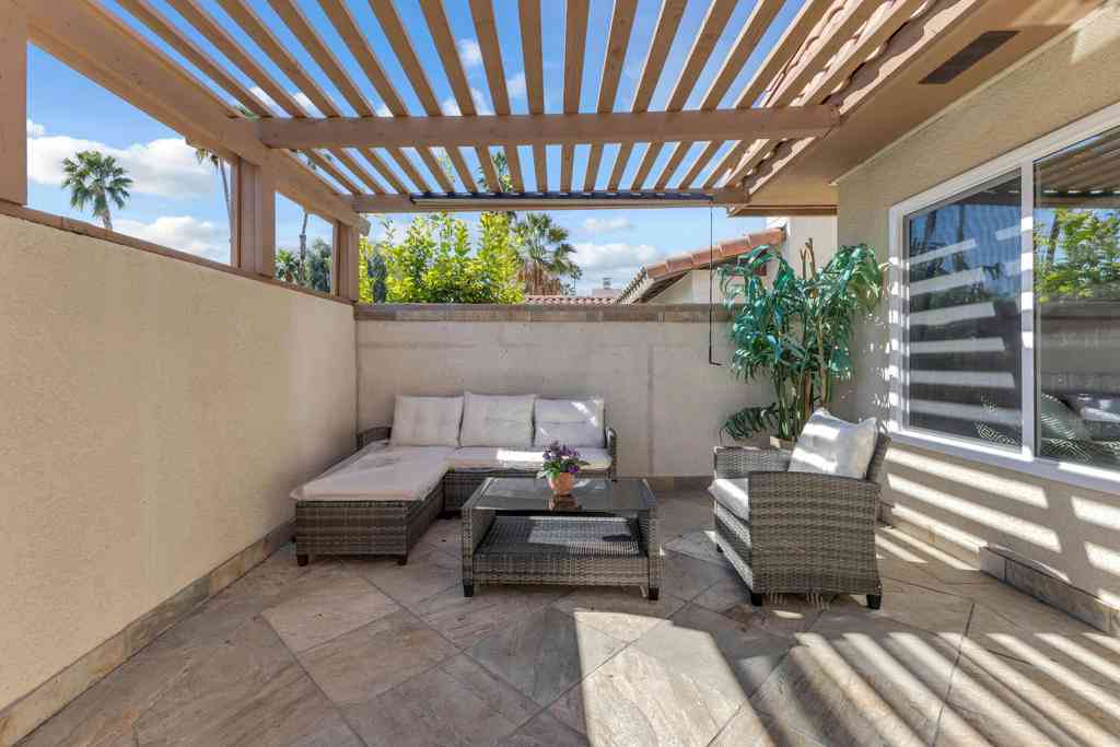Homes For Rent - 75250 Vista Huerto<br/> Palm Desert, CA 92211