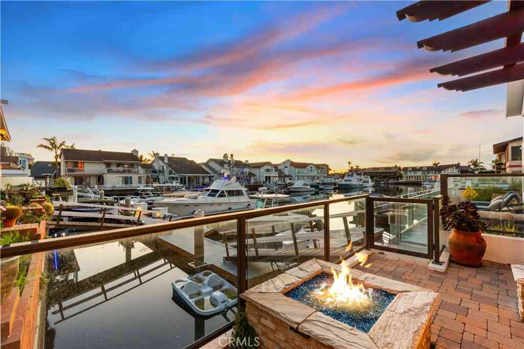 Homes For Sale - 16455 Ladona Circle<br/> Huntington Beach, CA 92649