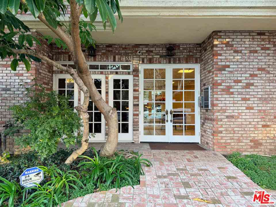 Condo For Sale - 14538 Benefit Street #204<br/> Sherman Oaks, CA 91403