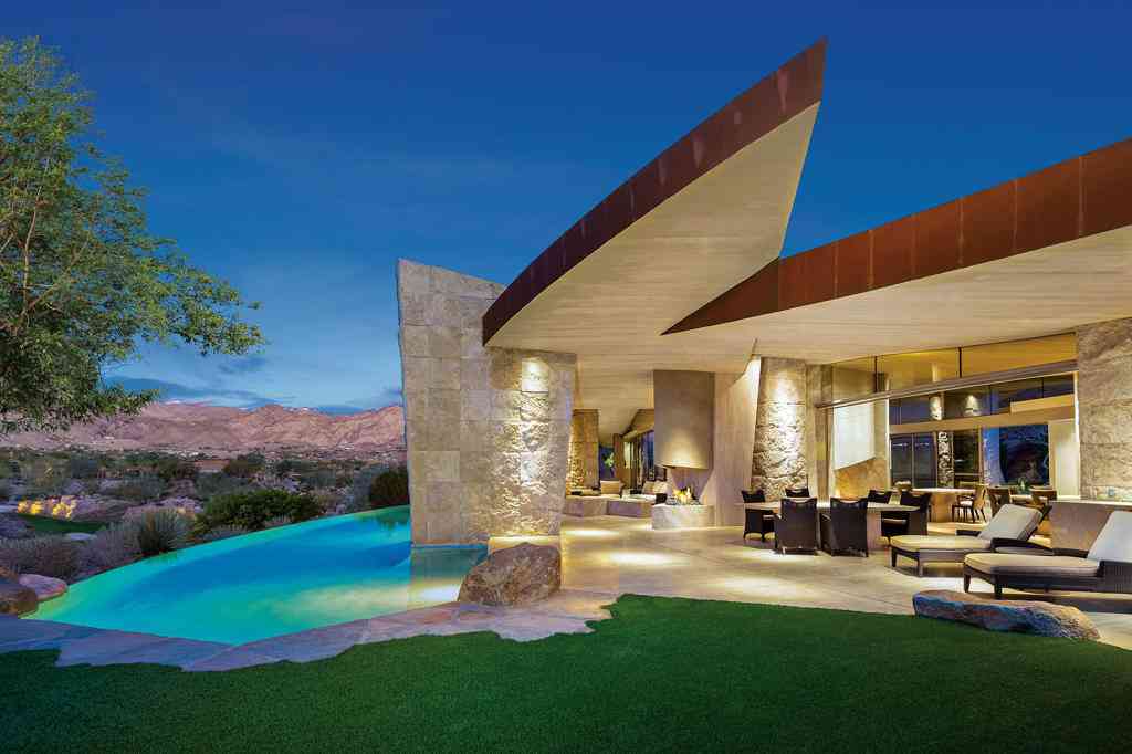 Homes For Sale - 700 Summit<br/> Palm Desert, CA 92260