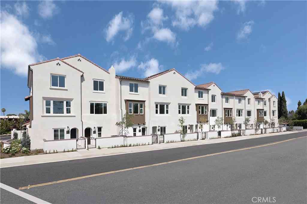 Townhouse For Sale - 7365 Suva Street<br/> Downey, CA 90240