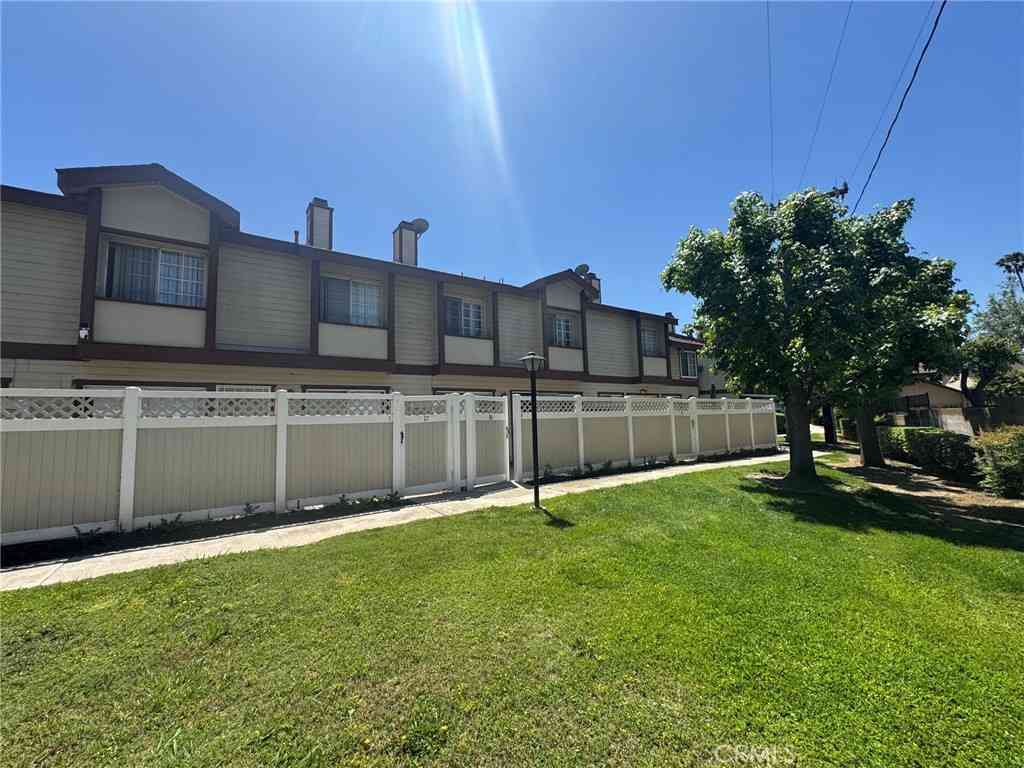 Condo For Sale - 8939 Gallatin #16<br/> Pico Rivera, CA 90660