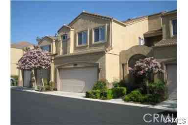 Townhouse For Rent - 2130 Almeria Street #102<br/> Corona, CA 92879